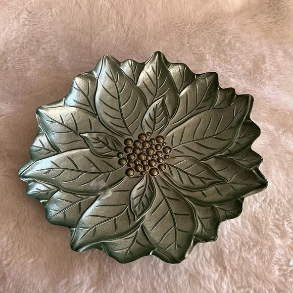 2 Turkish Glass Green Gold Poinsettia 12” 9” Dining Serving Plates Set of 2 NWT - Picture 3 of 5
